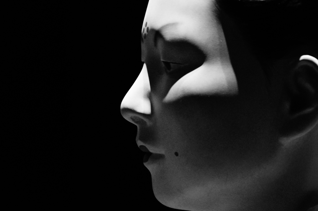 官女の横貌