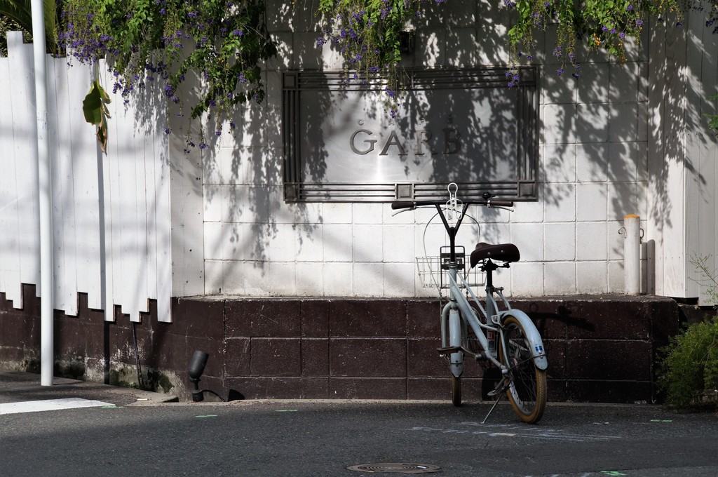 カフェのある街角