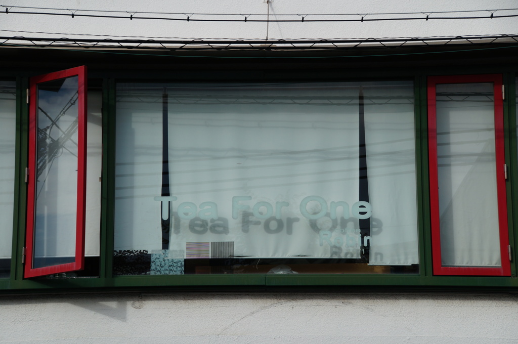 旧国道沿いの窓