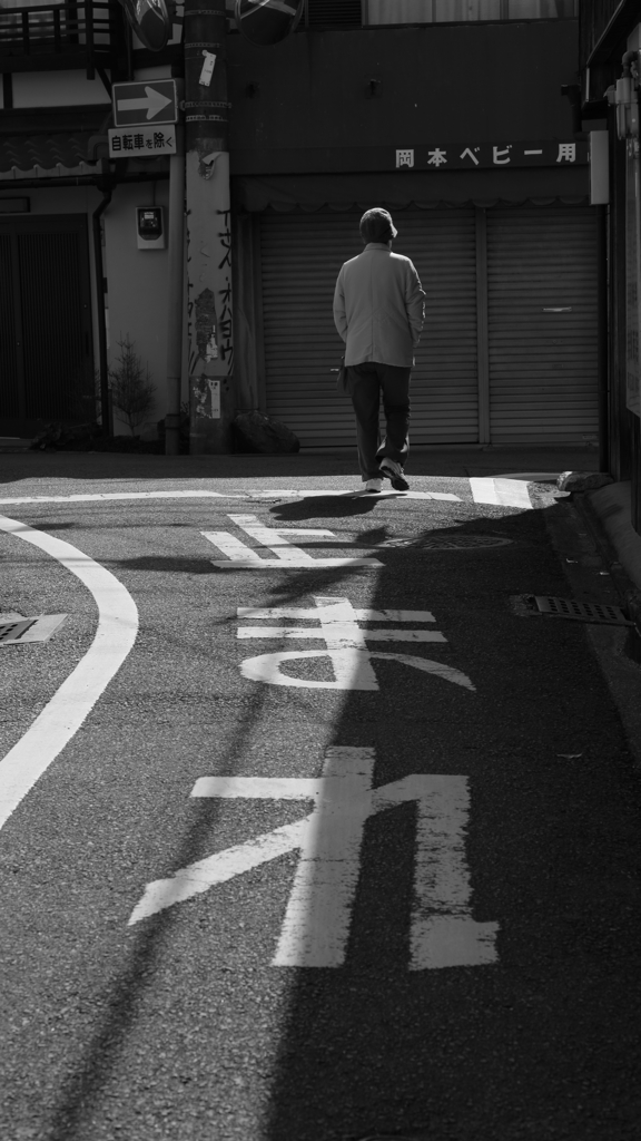 止まれ2