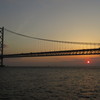 明石海峡大橋と夕日　遠景