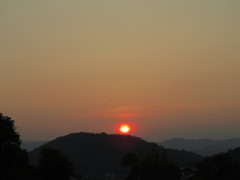 京都北東部郊外より望む夕日