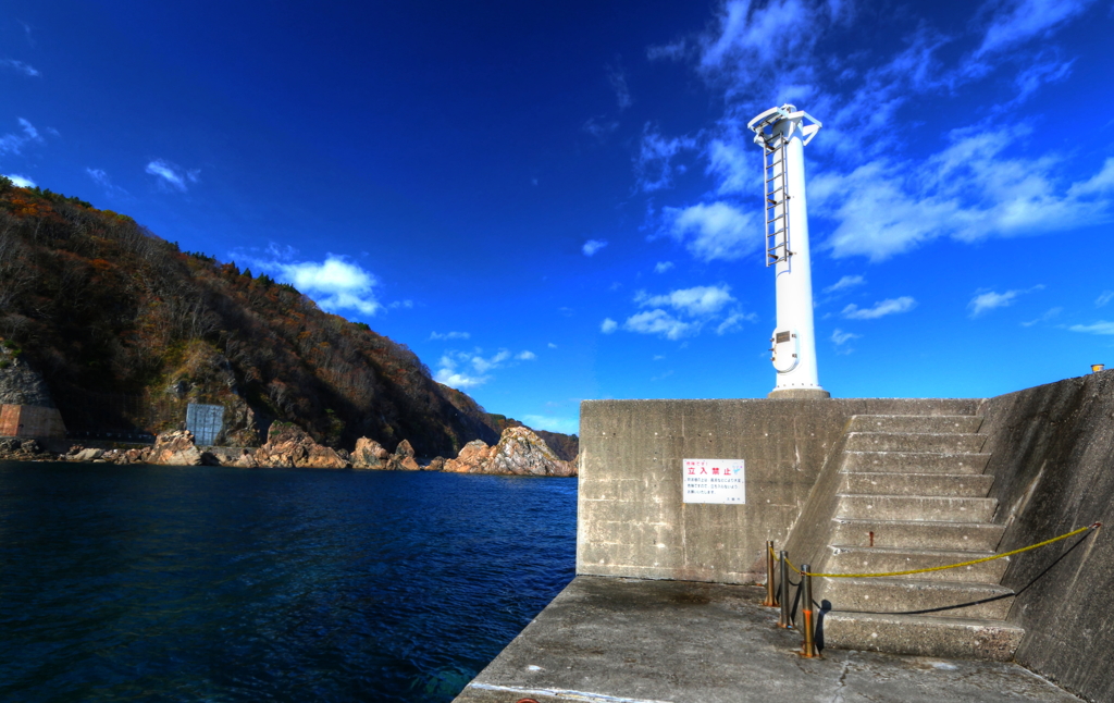 小袖漁港の防波堤灯台