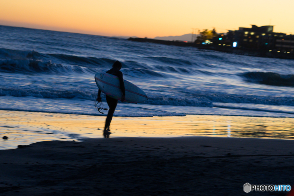 Lonely surfer♪