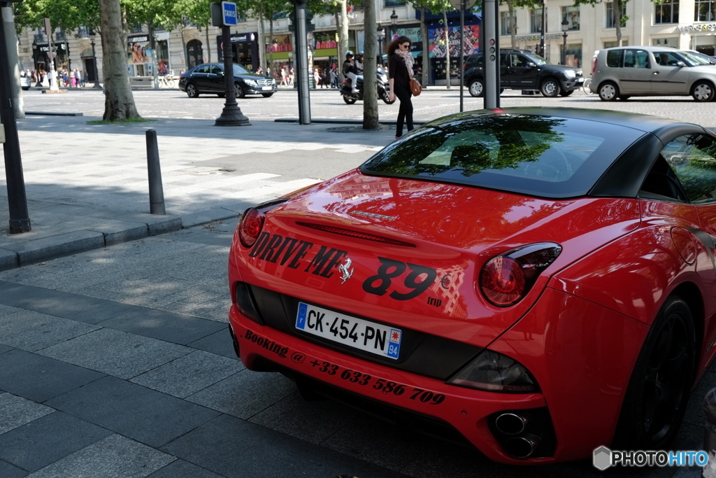 Paris Gennes aime Ferrari♪