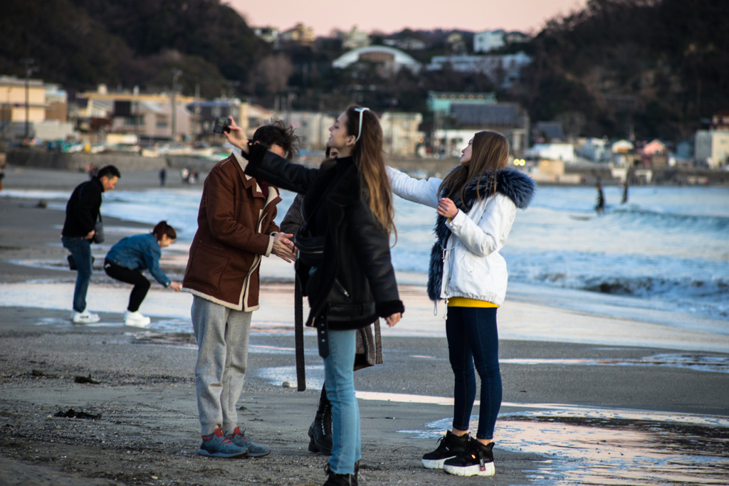 Young lady likes selfie♪