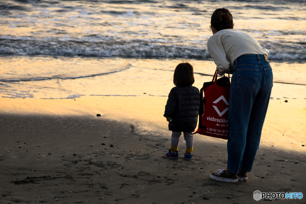 Girl watching the sea♪