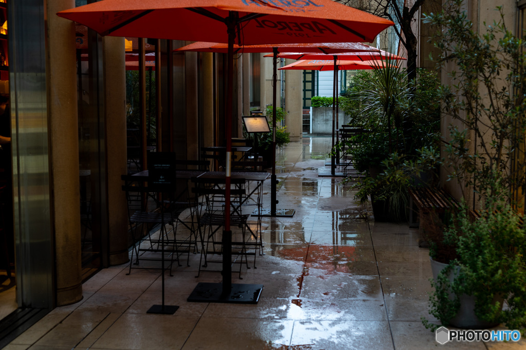 Cafe terrace wet in the rain♪