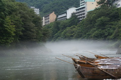 靄にけむる鬼怒川