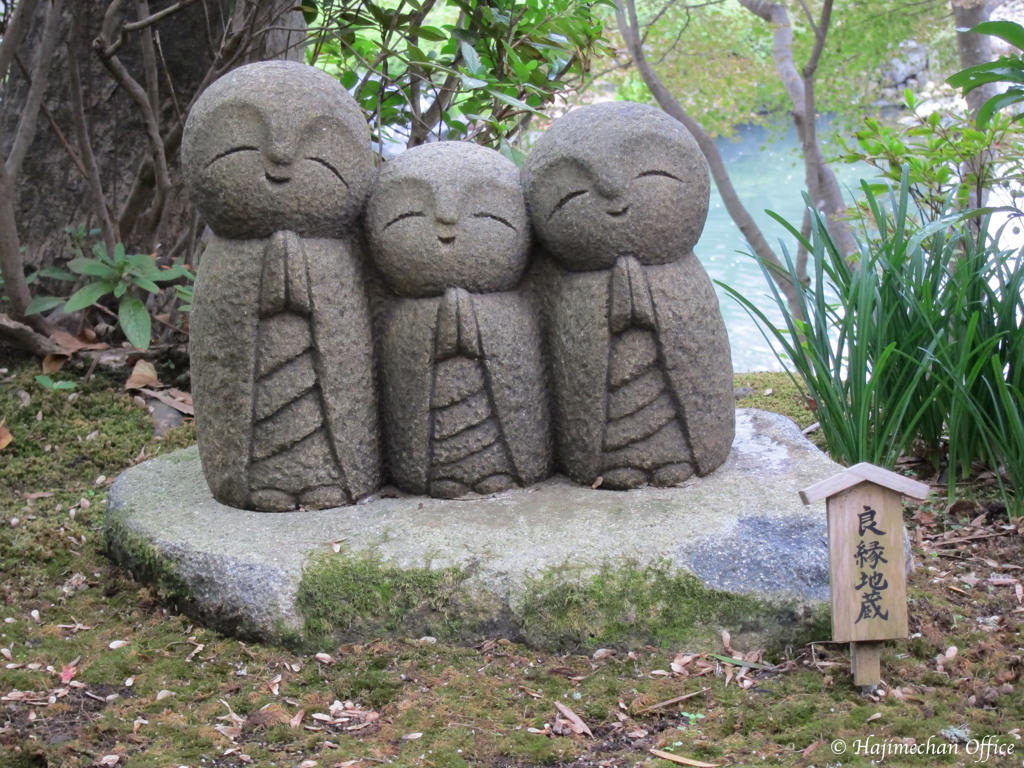 「石んこ地蔵三人うたごえ」