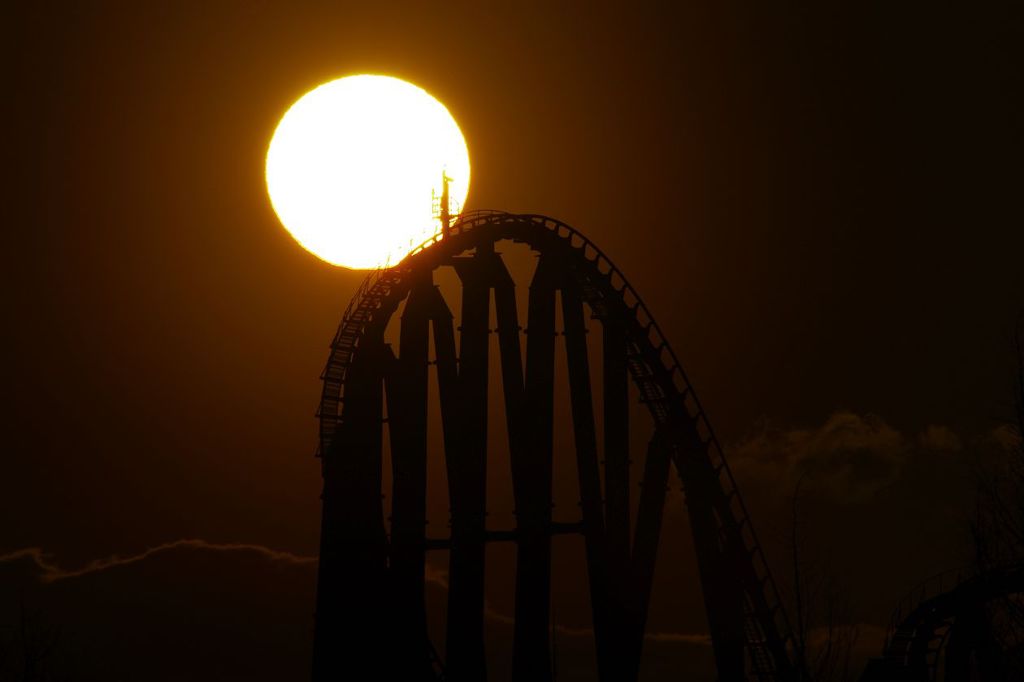 転げ落ちそうな太陽