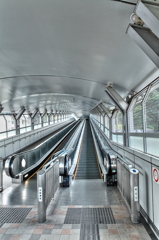 動く歩道とエスカレーター