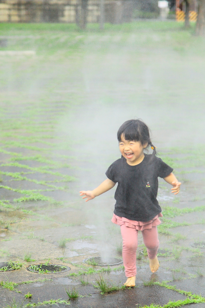ミストシャワーで遊ぶ❣８