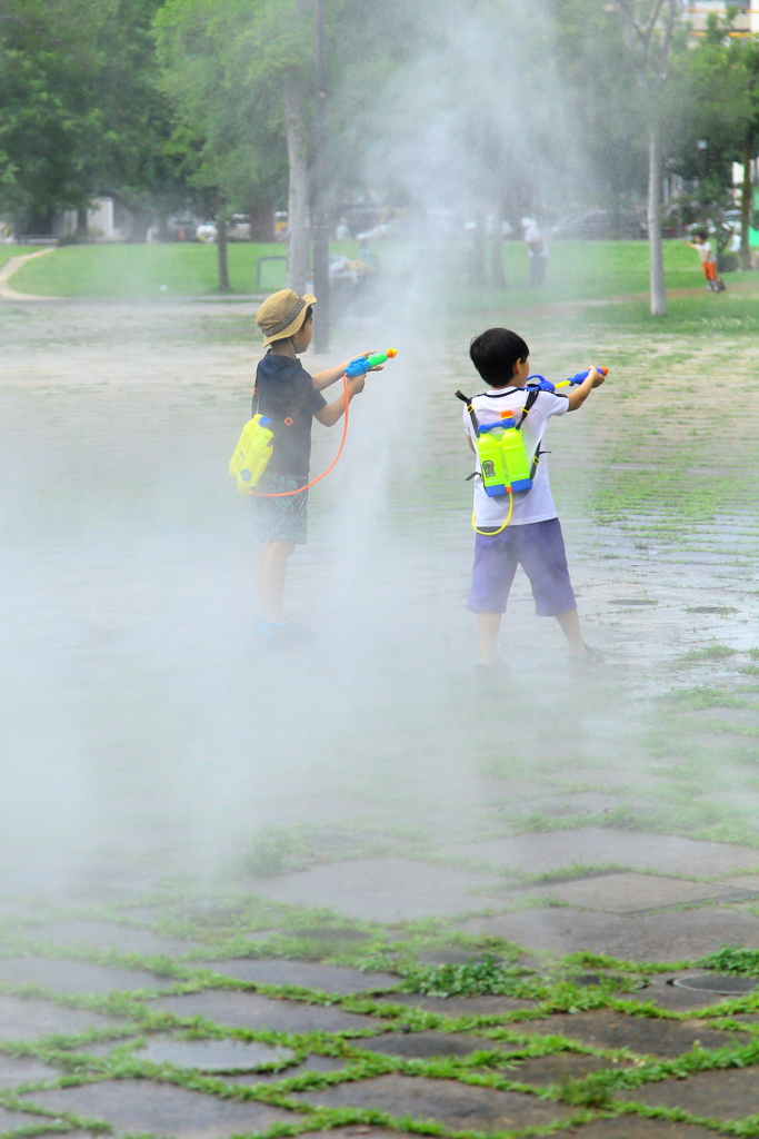 ミストシャワーで遊ぶ❣４