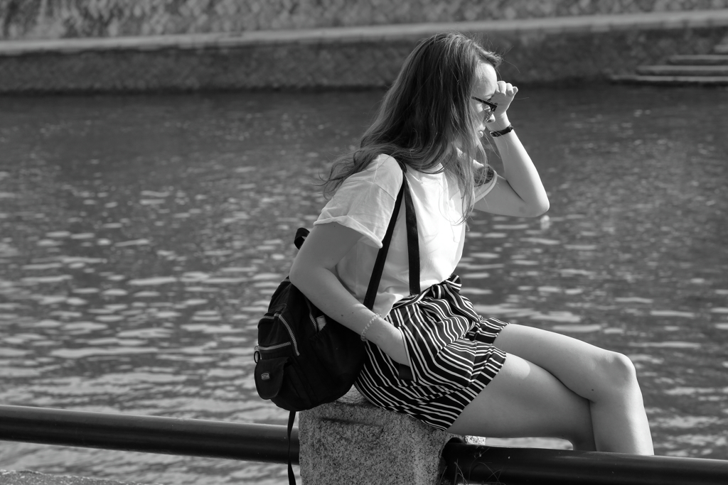 何を見つめてる！