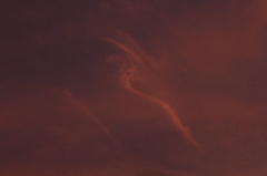 朝焼けの中の龍雲？