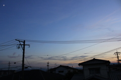 夕暮れと三日月