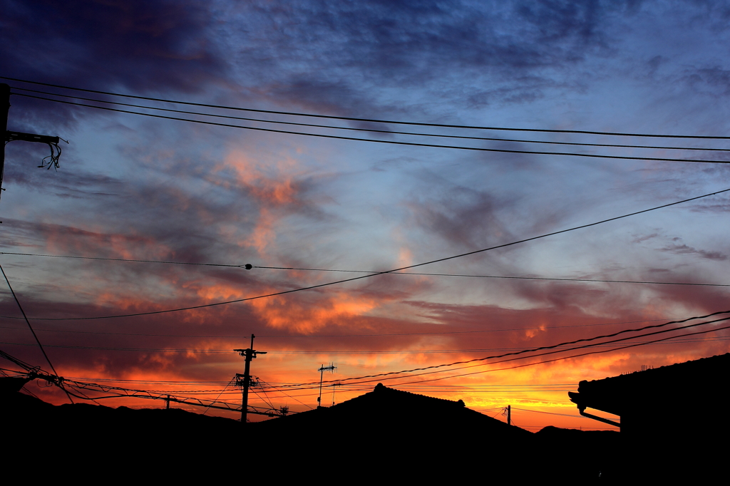 暮れゆく家並み