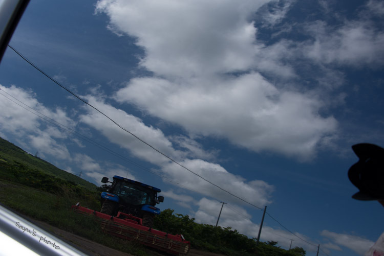 雲とトラクターと私