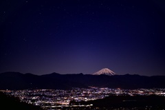 星空と街光と富士山と…