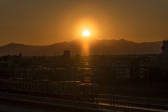 ダイヤモンド富士と電車