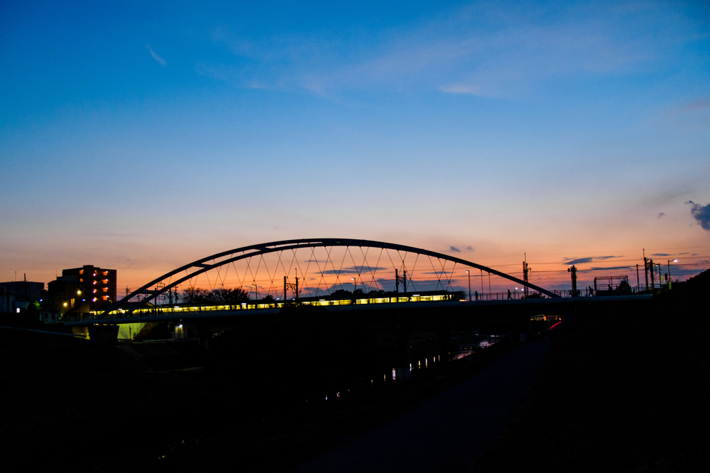 夕暮れの利根運河..