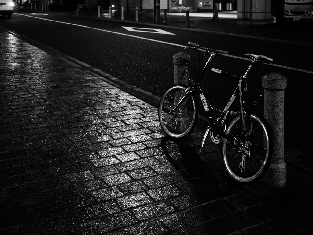 街角風景＃6 〜 雨上がりの舗道