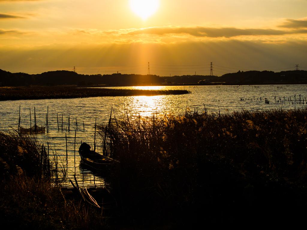 夕暮れの湖畔にて..＃1