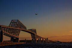 夕暮れ風景 ～ ゲートブリッジと飛行機と-Ⅱ