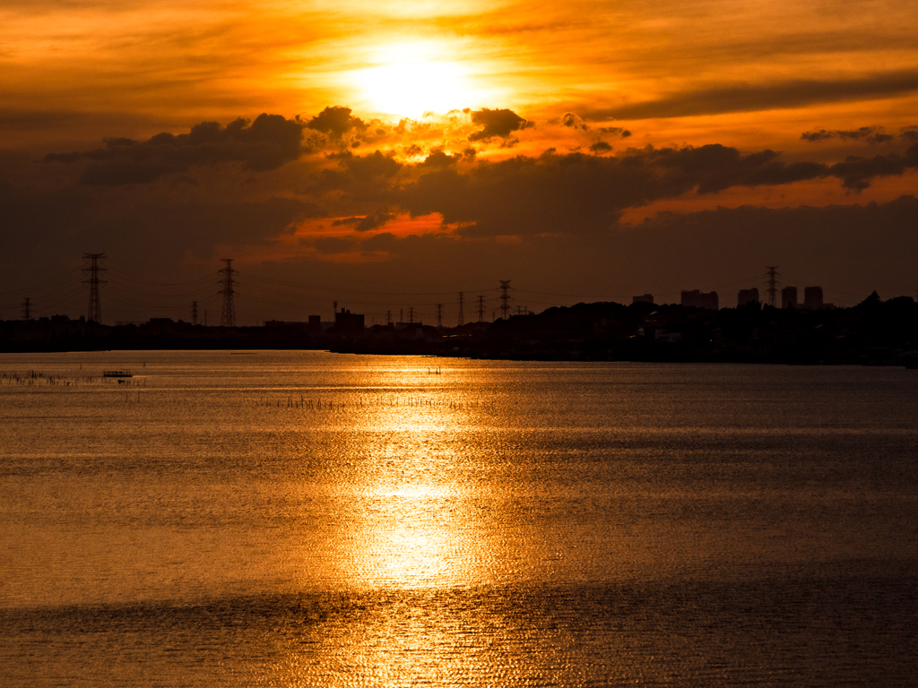 水面煌めく夕暮れ..