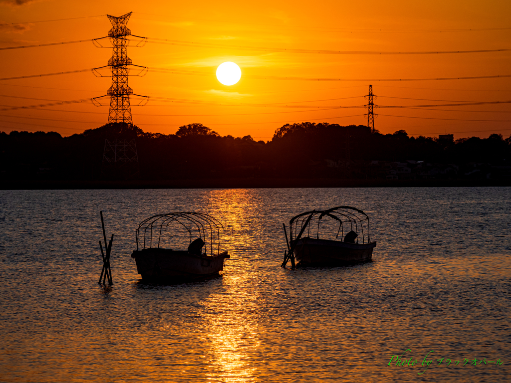 水辺の夕暮れ..