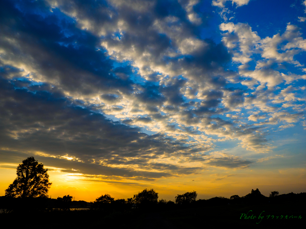 雲多き夕暮れ..
