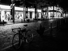街角風景＃17〜夜の丸の内仲通り