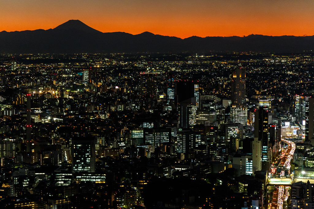 夜の帳に街は煌く。。