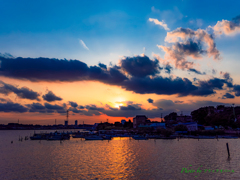 雲よこたわる夕暮れ..