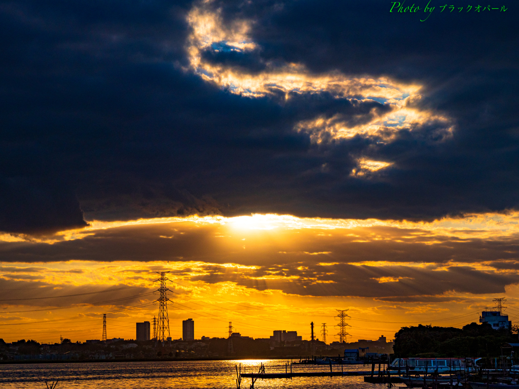 夕日と雲の風景..
