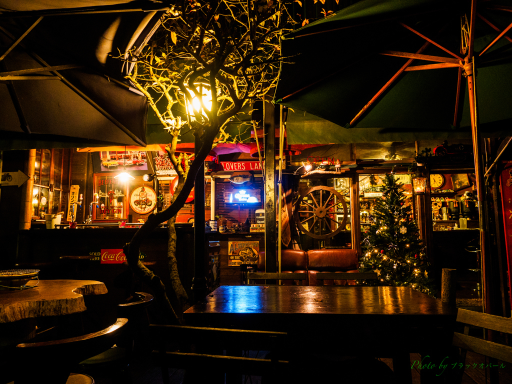 夜のカフェ..