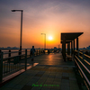 川べりの遊歩道の夕暮れ..