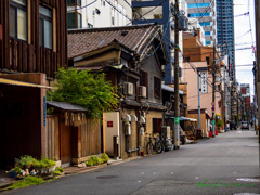 都市の中の古い町並み..