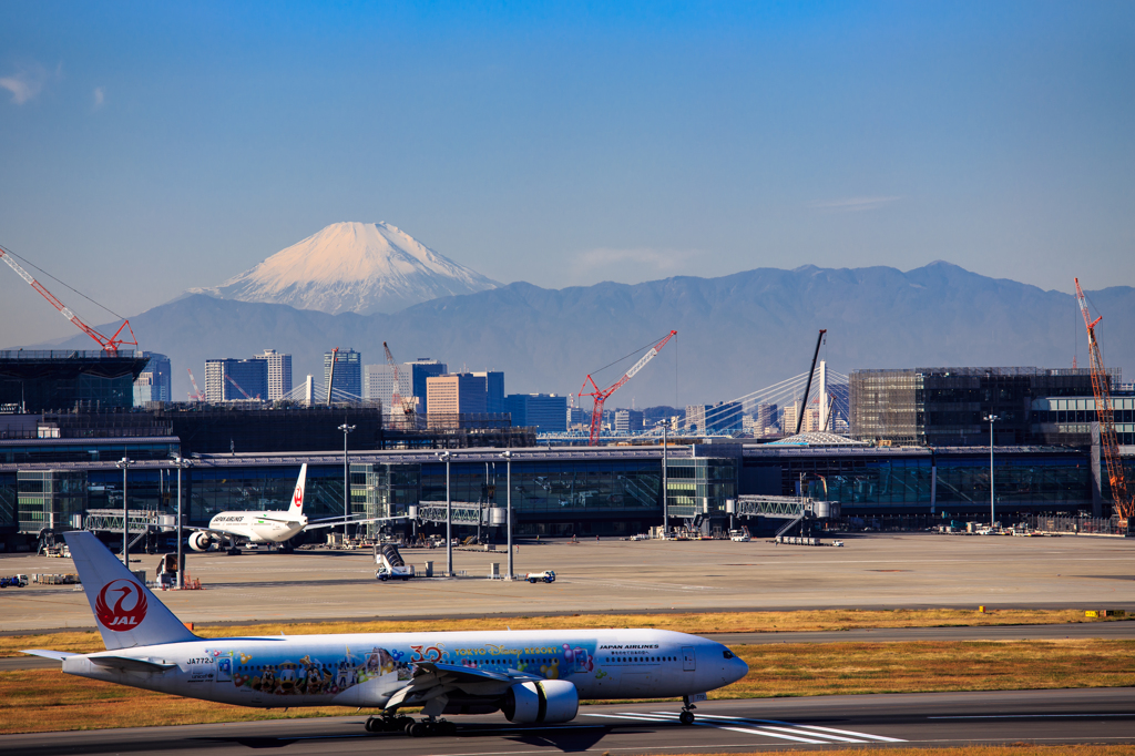 羽田空港と富士山