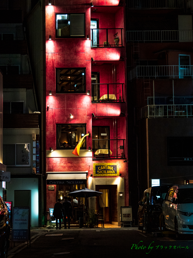 路地裏のピンク。。