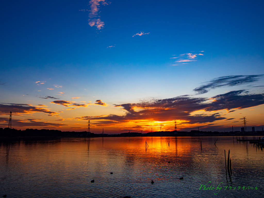 青空と夕焼けの夕暮れ..