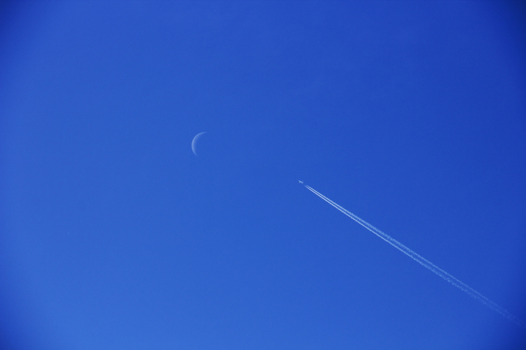 休日の空。
