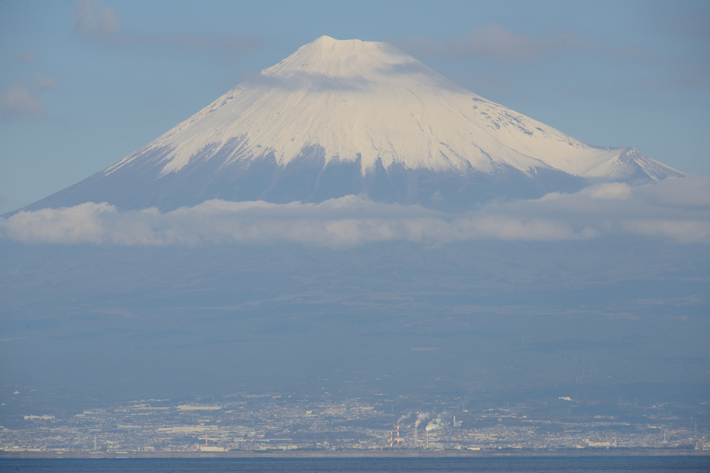 富士は煙突よりも高し