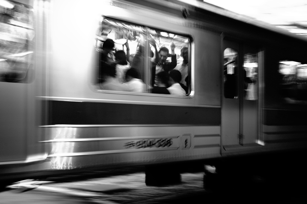 笑う電車