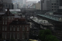 雨の東京駅