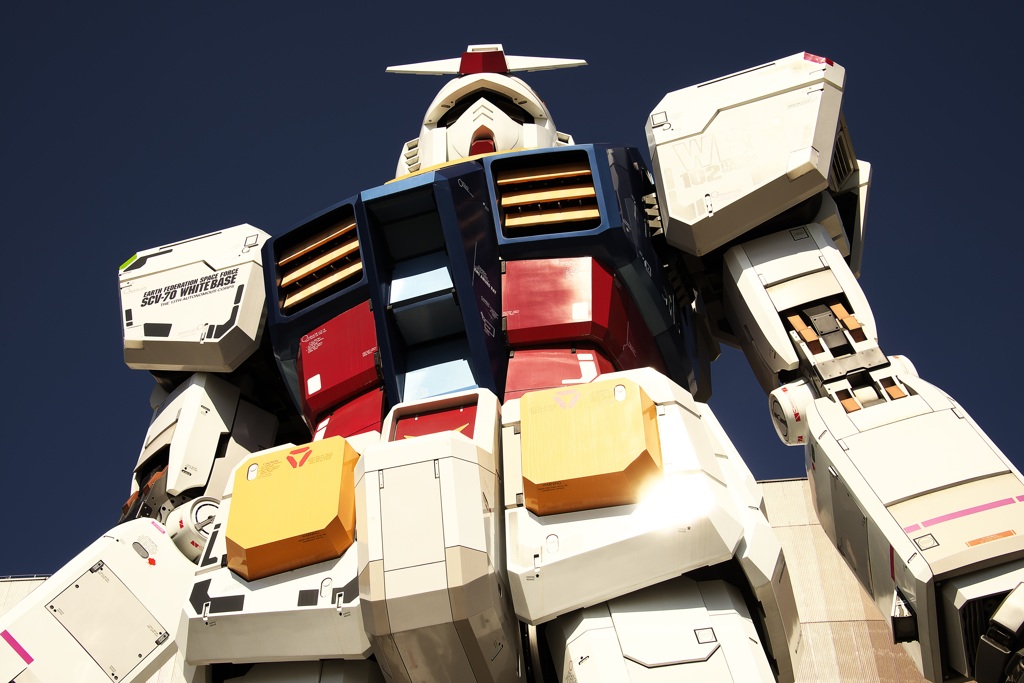 ガンダム立つ