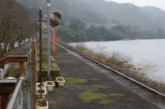 雨の待合室から