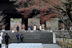 山門へ