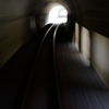 トンネル通る